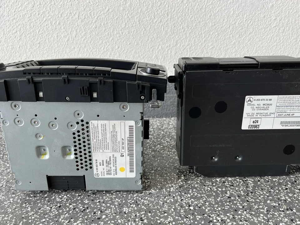 05-09 Mercedes W209 CLK550 CLK63 AMG Unidad principal de mando Radio Navegación CD OEM Foto 1 de 2