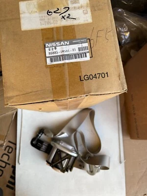 Retractor de cinturón de seguridad delantero genuino para Nissan Pathfinder Infiniti QX4 86885-5W501 Foto 1 de 2