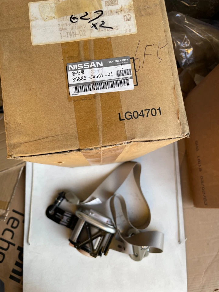 Retractor de cinturón de seguridad delantero genuino para Nissan Pathfinder Infiniti QX4 86885-5W501 Foto 1 de 2