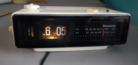 Vtg Panasonic RC-6025 White Flip AM FM Alarm Clock Groundhog Day Working READ Cover