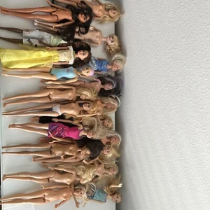 Lote de 20 muñecas Barbies vintage como están - Imagen 1 de 9