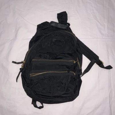 MOCHILA GRANDE MARC JACOBS-COLOR NEGRO-MUCHOS BOLSILLOS-NYLON con ribete de cuero-usada Foto 1 de 4