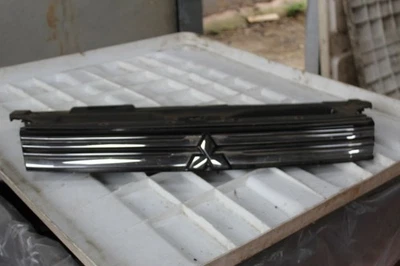ПЕРЕДНЯЯ РЕШЕТКА РАДИАТОРА MITSUBISHI OUTLANDER PHEV GX 4H MK3 14-15 - Изображение 1 из 4
