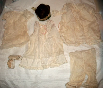 Ropa de muñeca antigua con cabeza de bisque - Conjunto de 6 piezas - Vestido de noche de 12" con zapatos y peluca Foto 1 de 4