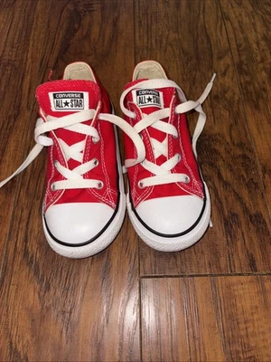  Zapatillas con cordones rojas CONVERSE All Stars para niños talla US Youth 10.  Foto 1 de 4