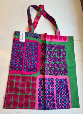 Bolso de Algodón Marimekko "Mummolan Marjat", Rosa Rojo Verde Azul, Estampado Moderno de Bayas Foto 1 de 4