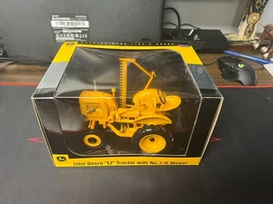 John Deere "LI" w/ No. 7 - D Mower 1/16 Diecast Tractor Replica By SpecCast A25 - Picture 1 of 5