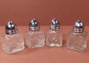 (4) Vintage United Glass Mini Personal Salt & Pepper Shakers 2" - Picture 1 of 7