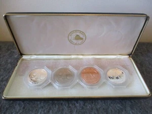 NASA APOLLO 7/8/11/12 MONEDAS BRONCE PLATA ESTERLINA MEDALLA -JUEGO DE NAVES ESPACIALES-4 con CAJA - Imagen 1 de 24