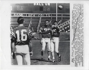 Foto originale 1968 Johnny Unitas Baltimore Colts HOF quarterback AP tipo 3 filo - Foto 1 di 2