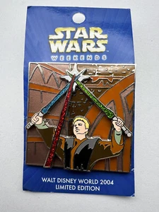 Disney WDW Star Wars Weekends 2004 - Anakin Lightsabers - Episodio II Pin LE 1000 - Imagen 1 de 2