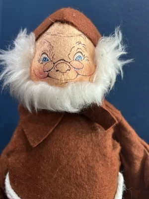 ANNALEE VINTAGE FRIAR MONK WITH WINE CROCK FIGURINE - Image 1 of 4