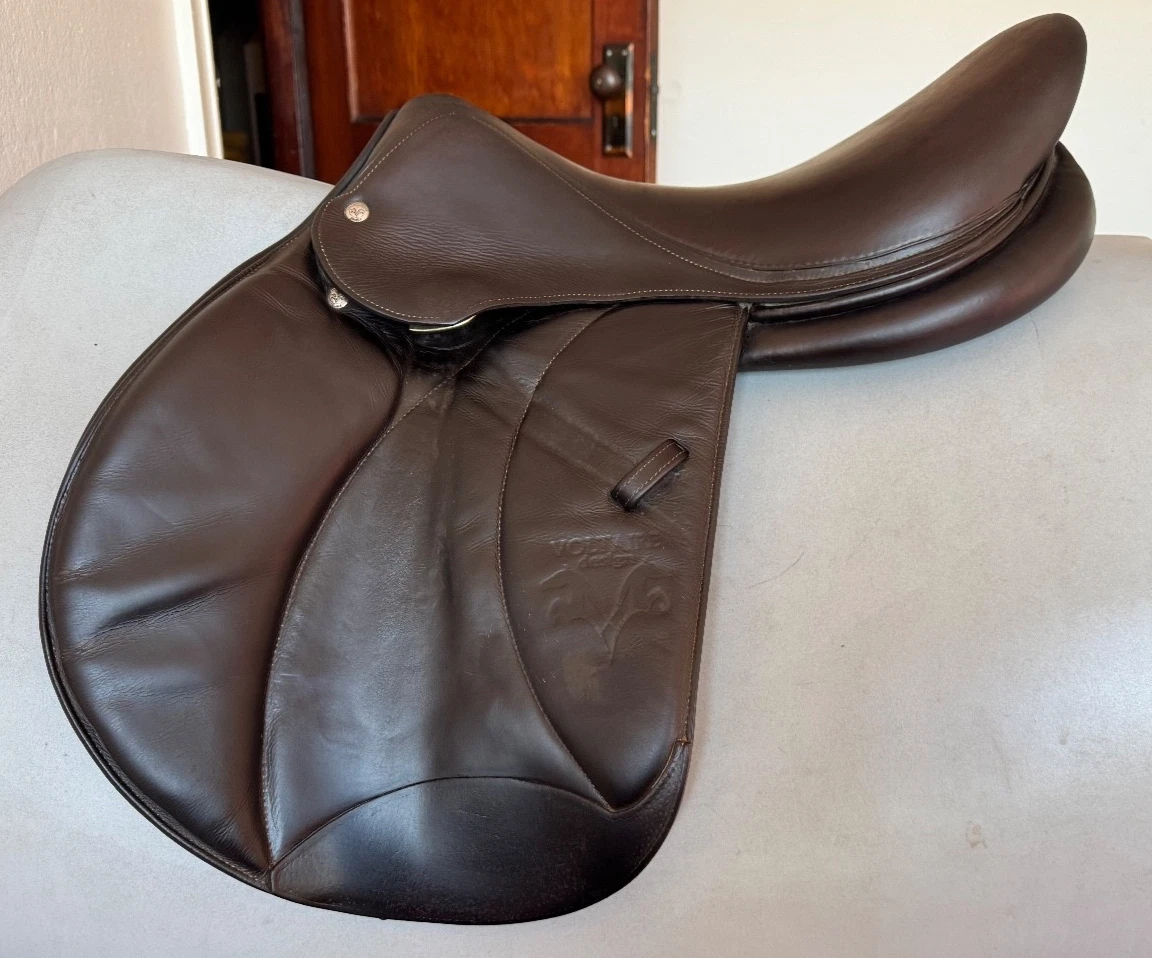 Henri De Rivel Pro Concept Close Contact Saddle - 18" Havana Jumping Saddle With Adjustable Blocks