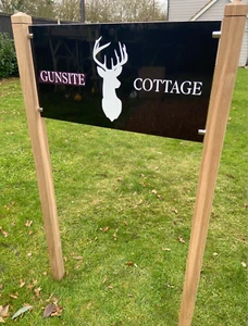 Black House Sign with OAK Posts Personalised Custom Directional Sign lane Plaque - Picture 1 of 2
