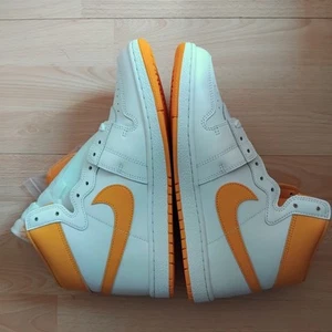 ✅ Nike Jordan Air Ship PE SP University Gold UK 11 👟 DX4976-107 – New - Imagen 1 de 7