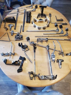 TONELADAS de herrajes para batería *soportes. Abrazaderas, percusión, brazos de platillo... etc.) Tama. LP, Foto 1 de 4