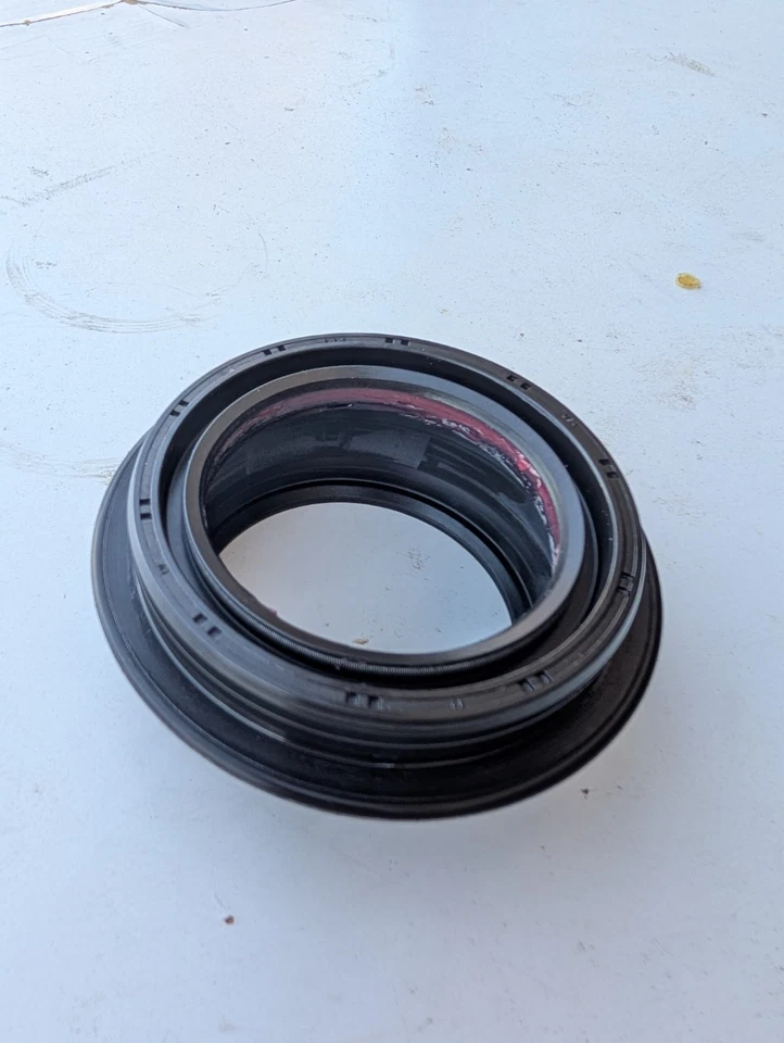 Sello de salida Mopar Foto 1 de 4