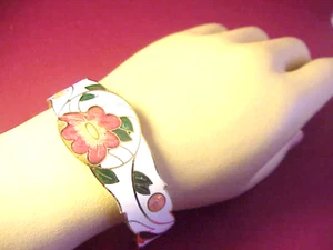 Vintage Cloisonne Klapp Armreif Armband Blumen weiß rot Blumen schöne Details - Bild 1 von 7