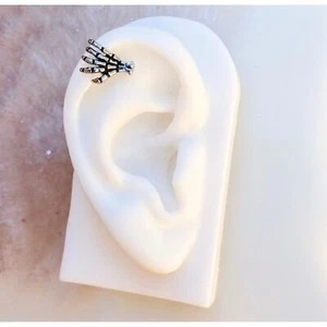 Schädel Skelett Handlabret für Tragus, flach, Helix, Knorpel, Medusa und Lappen. - Bild 1 von 3