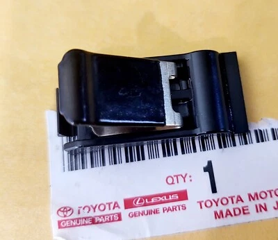 NUEVO GENUINO LEXUS PUERTA DE GAS TAPA COMBUSTIBLE ESCOTILLA LS460 GS460 GX460 ISF TAPA CLIP RESORTE Foto 1 de 2