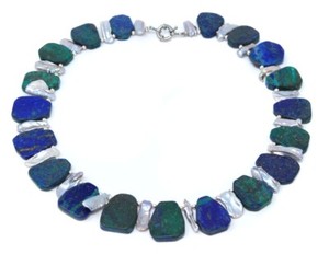 Schöne Edelsteinkette aus Azurit-Malachit mit hochwertigen Biwa-Perlen