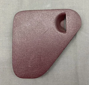 Tapa de cubierta de fusibles para camioneta Chevy 95-99 Tahoe Suburban Yukon Silverado rojo granate OEM - Imagen 1 de 2