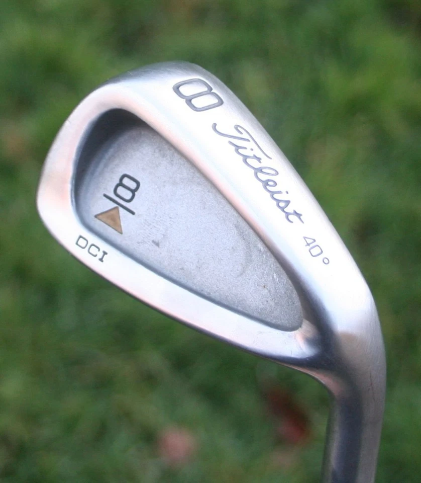 Titleist DCI 金三角 8 铁质动态金 S300 Siff 钢质杆身 + 2 英寸长 — 第 1/4 张图片