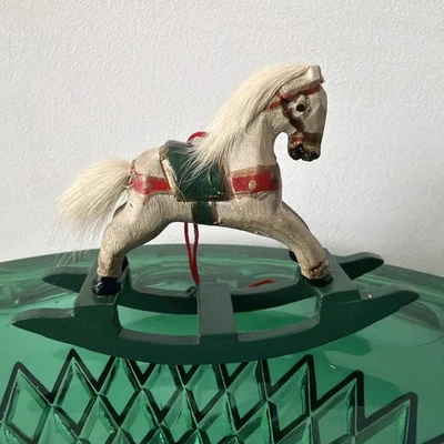 De colección Madera Hecho a Mano y Pintado Mecedor Caballo Conejo Pelo en Cola y Melena Foto 1 de 4