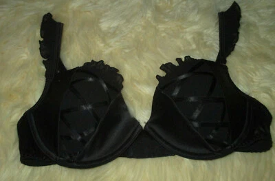 Sujetador con aros cruzados satinados con volantes negros 32D colección Kardshian Intimates Foto 1 de 4