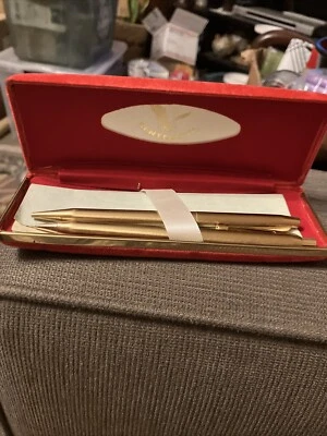 Juego de bolígrafos y lápices mecánicos vintage centenarios tono dorado caja roja  Foto 1 de 4