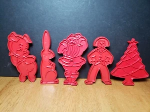 Lot Of 5 Vintage Tupperware Cookie Cutters Christmas Bunny Porky Pig - Picture 1 of 8