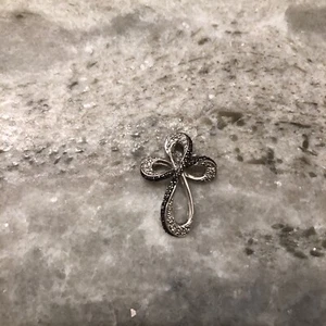 SUN 925 Sterling Silver Real Round-Cut Black & White Diamond Cross Pendant - Picture 1 of 11