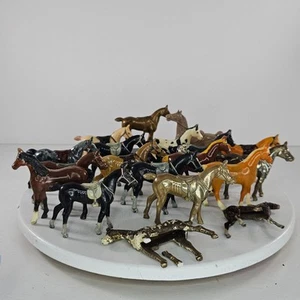 Vintage Plastic Horse Figurines Assorted Colors 1950s-1960s Made In USA *FLAWS* - Picture 1 of 10