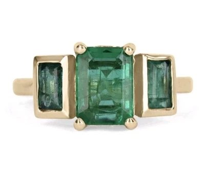 Anillo de compromiso solitario de esmeralda natural de 14 k en anillo de oro amarillo macizo de 14 k Foto 1 de 4
