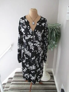 YOURS BLACK AND WHITE FLORAL DRESS SIZE 30/32 BNWT - Picture 1 of 3