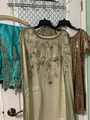 VESTIDO PANCHO DE DISEÑADOR PAQUISTANÍ 3 PIEZAS, CAMISETA INTERIOR, PANCHO, PANTALONES Foto 1 de 4