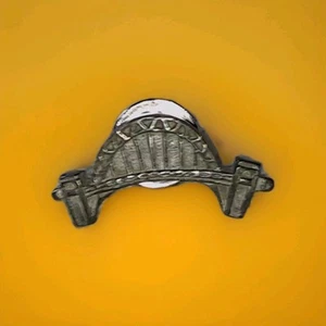 Vintage:Lapel Pin Badge.Featuring Sidney Harbour bridge.See My Photos. - Picture 1 of 1