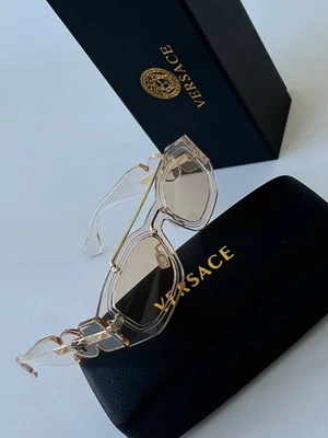 Gafas de sol Versace Medusa con montura rosa nude transparente Foto 1 de 4