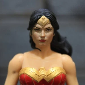 1/12 Custom DC Universe Wonder Woman Head Sculpt - Picture 1 of 2