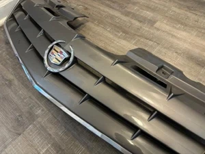 2005-2009 Cadillac SRX Grill DARK SILVER PN#25763160 - Picture 1 of 6