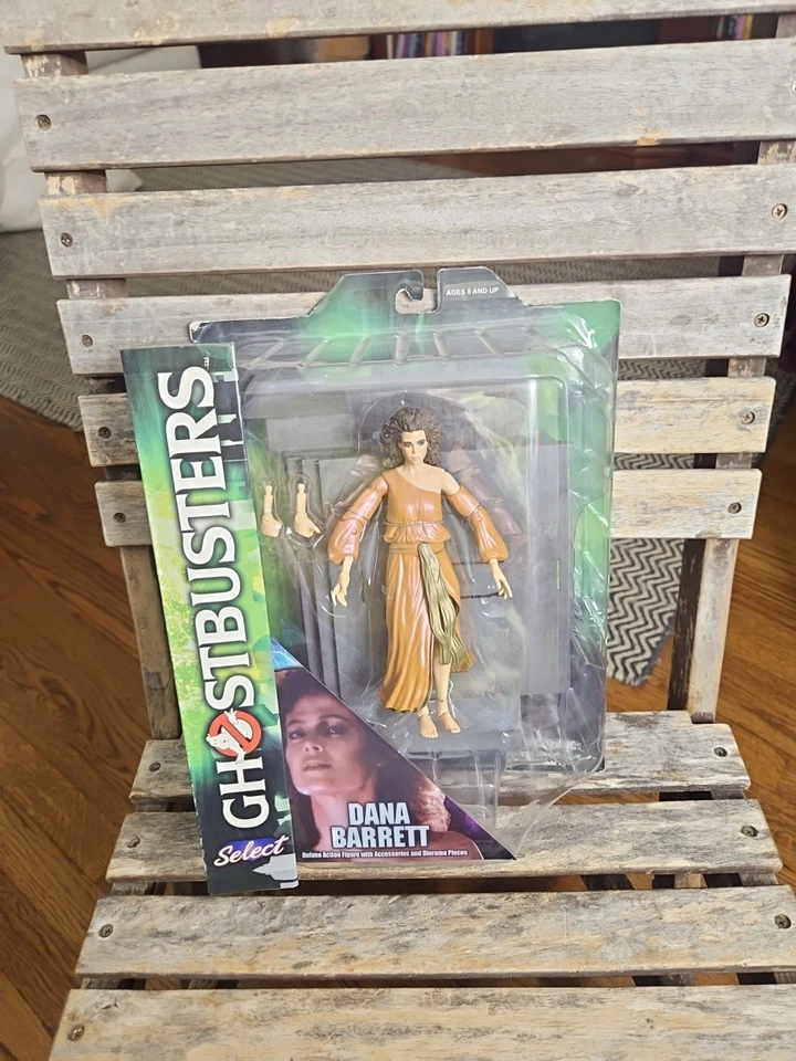 2016 Diamond Select Ghostbusters Zuul Dana Barrett Action Figure Series 2