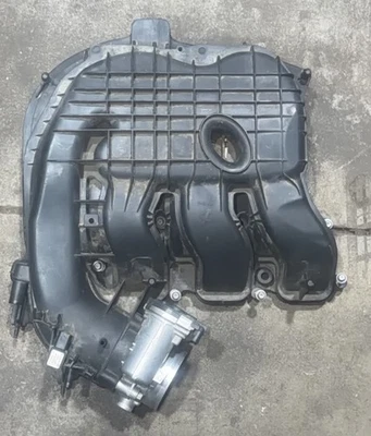 Dodge Avenger 2011-2014 - 3,6 L V6 - Colector de admisión - 05184693AE Foto 1 de 2