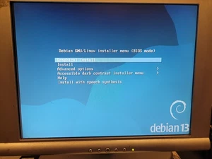 Debian 13 Linux "Trixie" x64 Installer auf 32G USB Stick Rock Solid Linux Distro! - Bild 1 von 6