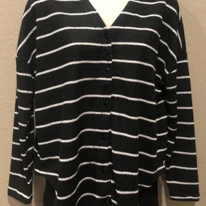 Women's Boutique Heart & Hips Black Stripe Button Front Long Sleeve Cardigan S - Picture 1 of 9