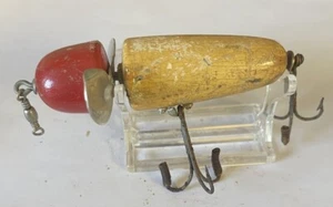Vintage PFLUEGER GLOBE Bulldog Wood  Fishing Lure Red & White - Picture 1 of 7