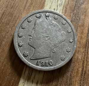 1910 LIBERTY HEAD V NICKEL - U GRADE - Imagen 1 de 2