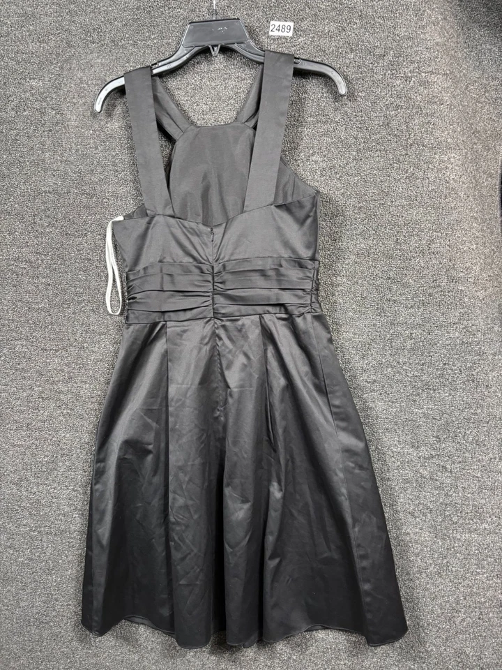 Vestido corto de novia David's de algodón talla 6 negro con cuello en Y y falda plisada Foto 1 de 4