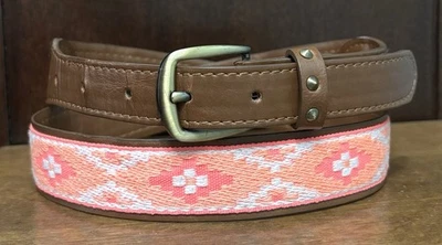 Cinto de couro sintético marrom H&M tamanho 32 1-1/4” fita bordada larga muito bom estado usado - Imagem 1 de 4