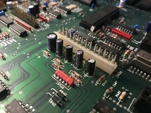 Condensador Amiga 2000/A2000 recapitulación servicio recapitulado - Imagen 1 de 3