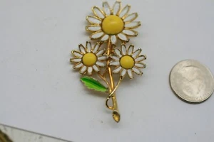Weiss Daisy Enamel Pin Brooch A7 - Picture 1 of 6